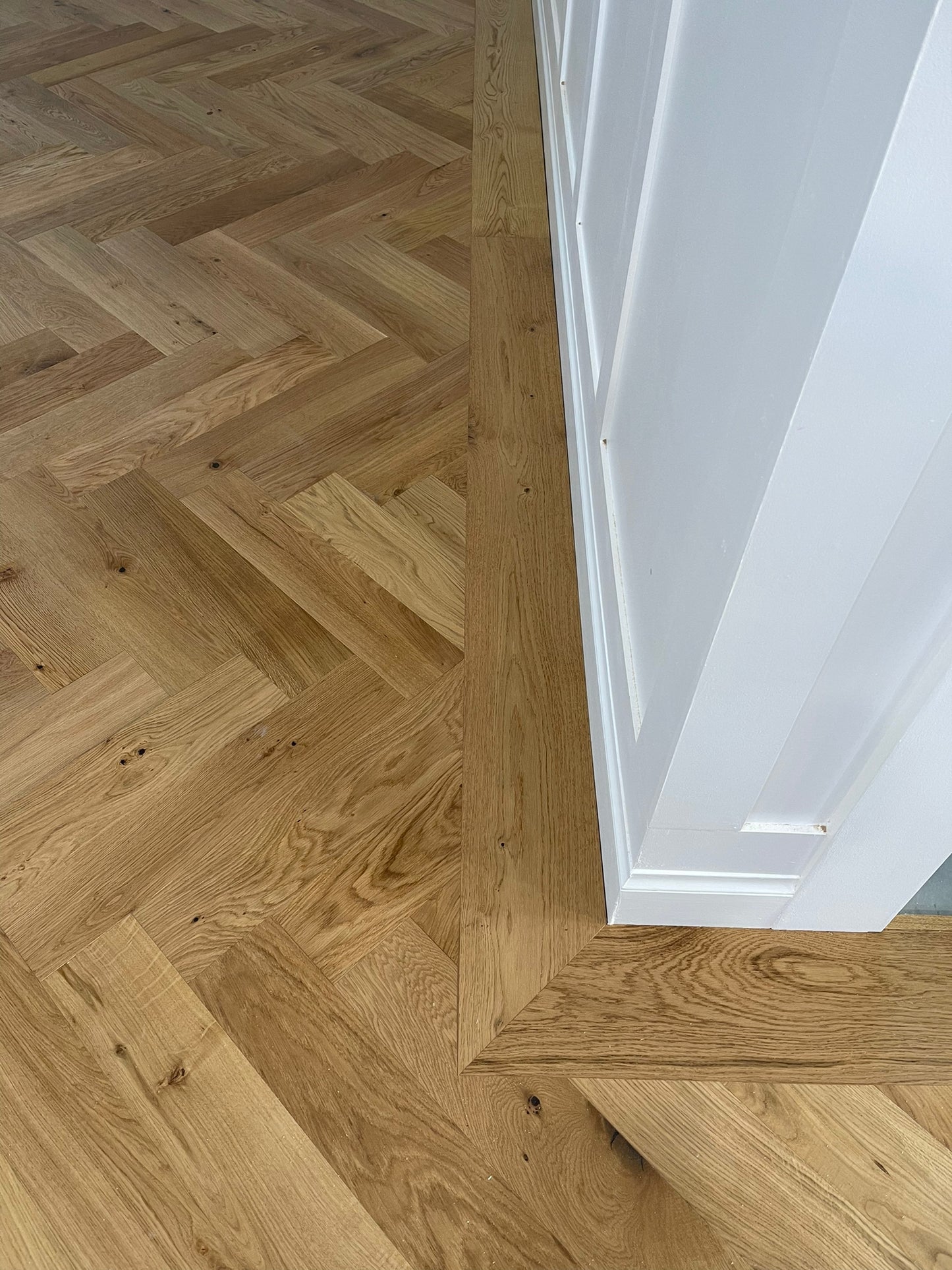 EO1574 Engineered Oak German Klumpp UV Lacquer 8% matt Natural Oak Direct Glue Engineered Herringbone Flooring