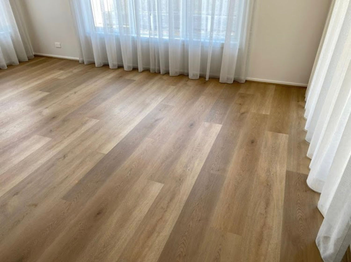 AK6611-H7 Smoked Natural Oak 7mm Hybrid Flooring